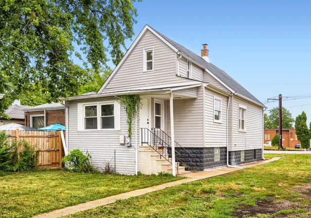 Photo 3 of Single family home for sale at 12540 S Wood St, Calumet Park, IL 60827 | MLS# 12756780 | Listing updated on 2026-09-27