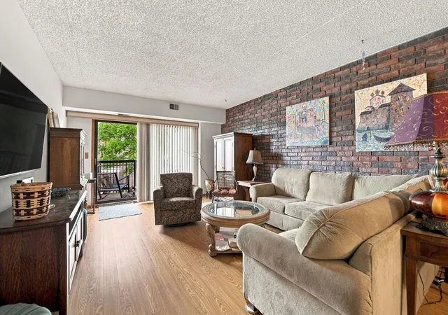 Listing Photo 5 - Condo for sale in building located at 1503 Woodbridge Rd, Joliet, IL 60436 - Unit #2G