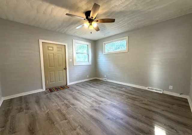 Photo 3 of Single family home for sale at 916 Audrey Ave, Joliet, IL 60436 | MLS# 12756804 | Listing updated on 2026-09-17