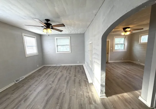 Photo 4 of Single family home for sale at 916 Audrey Ave, Joliet, IL 60436 | MLS# 12756804 | Listing updated on 2026-09-17