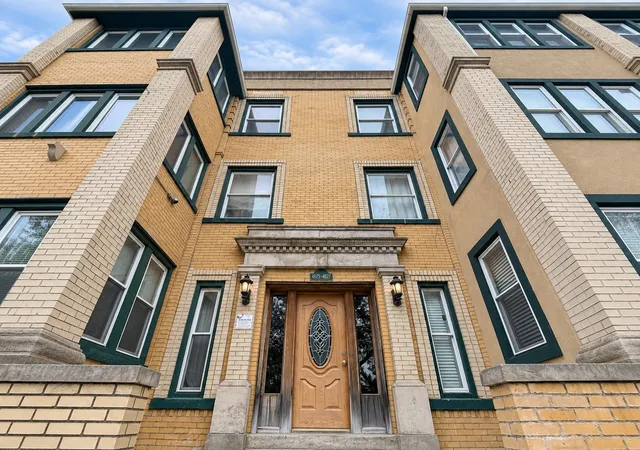 Photo 2 of Condo for sale at 4825 S Prairie Ave #4, Chicago, IL 60615 | MLS# 12756805 | Listing updated on 2026-09-16