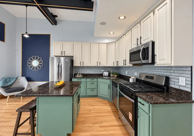 Listing Photo 4 - Condo for sale in building located at 4825 S Prairie Ave, Chicago, IL 60615 - Unit #4