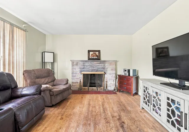 Photo 4 of Single family home for sale at 2700 Sarah St, Franklin Park, IL 60131 | MLS# 12756806 | Listing updated on 2026-09-17