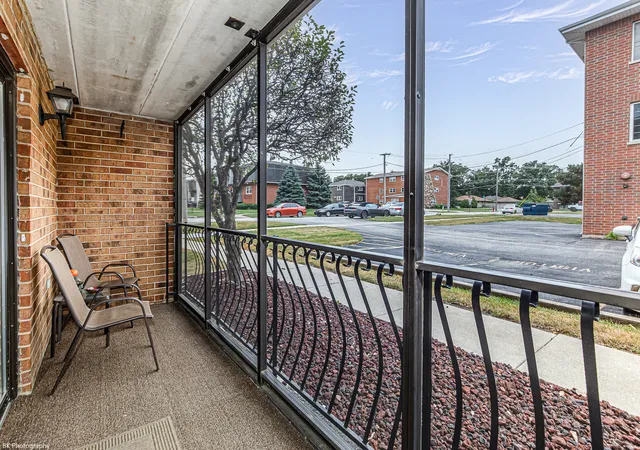 Listing Photo 2 - Condo for sale in building located at 7112 W 108Th St, Worth, IL 60482 - Unit #101