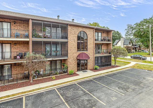 Photo 3 of Condo for sale at 7112 W 108th Street #101, Worth, IL 60482 | MLS# 12756807 | Listing updated on 2026-10-04