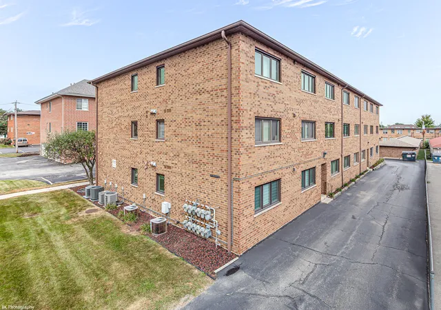 Listing Photo 4 - Condo for sale in building located at 7112 W 108Th St, Worth, IL 60482 - Unit #101