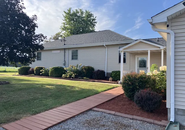 Photo 2 of Single family home for sale at 12268 Saraville Rd, Marion, IL 62959 | MLS# 12756820 | Listing updated on 2026-09-12