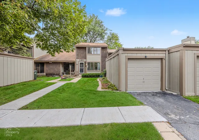 Townhouse for sale at 524 Yosemite Ct, Roselle, IL 60172 | MLS# 12756840
