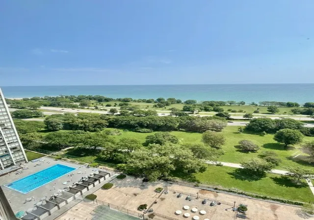 Listing Photo 2 - Condo for sale in building located at 5445 N Sheridan Rd, Chicago, IL 60640 - Unit #2510