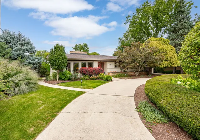 Photo 3 of Single family home for sale at 12 Meadowood Dr, Oak Brook, IL 60523 | MLS# 12756857 | Listing updated on 2026-09-27