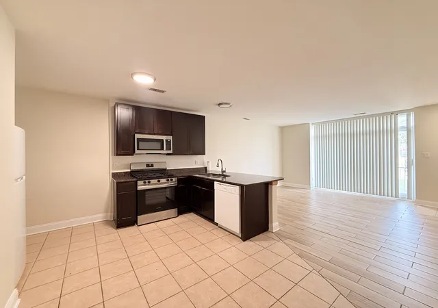 Listing Photo 5 - Condo for sale in building located at 2731 W Polk St, Chicago, IL 60612 - Unit #1