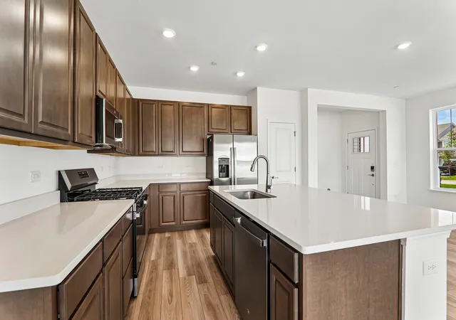 Photo 2 of Townhouse for sale at 691 Cassia Ct, Crystal Lake, IL 60012 | MLS# 12756871 | Listing updated on 2026-09-29