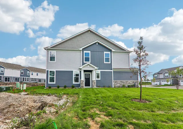 Photo 4 of Townhouse for sale at 691 Cassia Ct, Crystal Lake, IL 60012 | MLS# 12756871 | Listing updated on 2026-09-29
