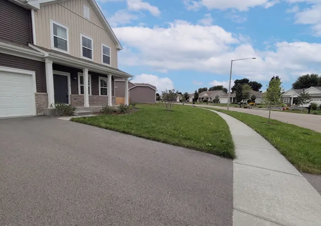 Photo 2 of Single family home for sale at 418 Fairway Ln, Sycamore, IL 60178 | MLS# 12756875 | Listing updated on 2026-09-29