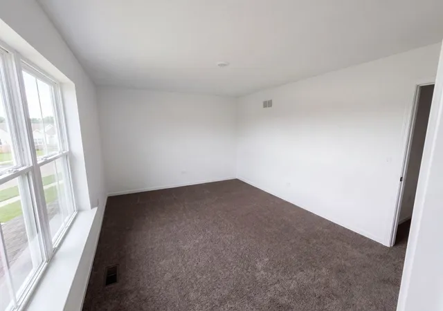 Photo 4 of Single family home for sale at 418 Fairway Ln, Sycamore, IL 60178 | MLS# 12756875 | Listing updated on 2026-09-29