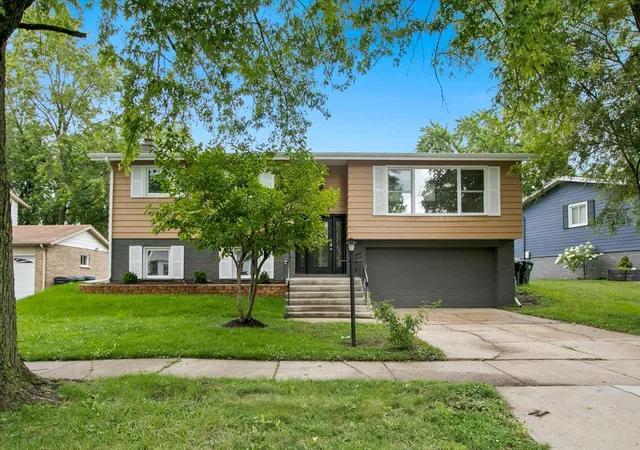 Photo 3 of Single family home for sale at 16101 Avalon Ave, South Holland, IL 60473 | MLS# 12756877 | Listing updated on 2026-09-17