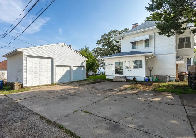 Photo 23 of Single family home for sale at 1718 N Marquette St, Davenport, IA 52804 | MLS# 12756881 | Listing updated on 2026-10-21