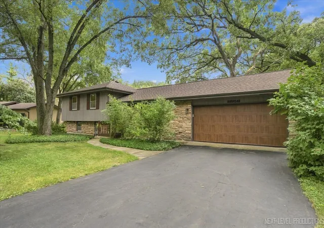 Photo 2 of Single family home for sale at 28w041 Elm Dr, West Chicago, IL 60185 | MLS# 12756887 | Listing updated on 2026-09-25