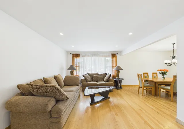 Photo 2 of Single family home for sale at 442 Gaylin Ct, Bensenville, IL 60106 | MLS# 12756892 | Listing updated on 2026-09-17