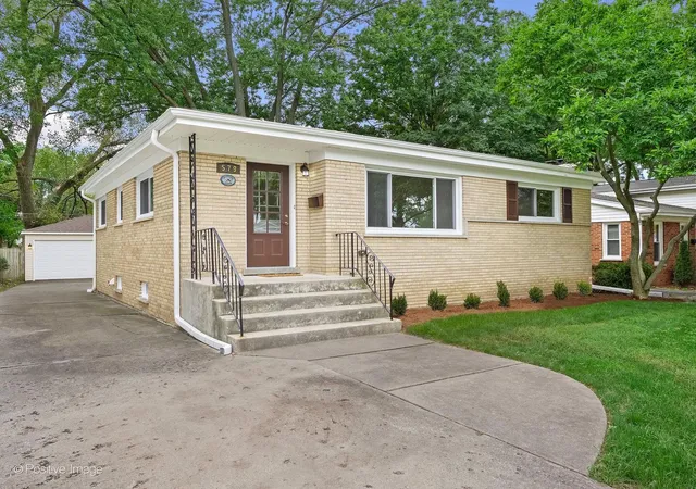Photo 1 of Single family home for sale at 579 Dawes Ave, Glen Ellyn, IL 60137 | MLS# 12756895 | Listing updated on 2026-09-17
