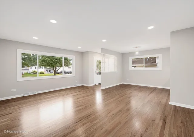 Photo 3 of Single family home for sale at 579 Dawes Ave, Glen Ellyn, IL 60137 | MLS# 12756895 | Listing updated on 2026-09-17