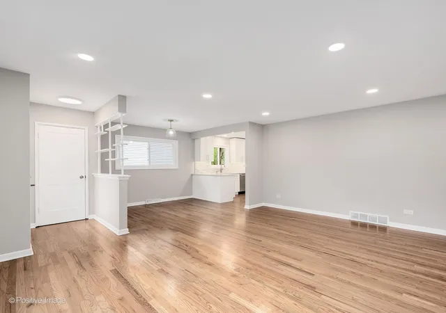 Photo 3 of Single family home for sale at 579 Dawes Ave, Glen Ellyn, IL 60137 | MLS# 12756895 | Listing updated on 2026-09-17