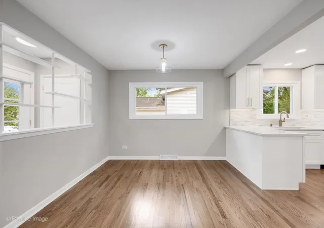 Photo 4 of Single family home for sale at 579 Dawes Ave, Glen Ellyn, IL 60137 | MLS# 12756895 | Listing updated on 2026-09-17