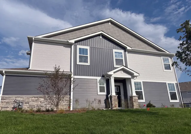 Photo 1 of Townhouse for sale at 643 Cassia Ct, Crystal Lake, IL 60012 | MLS# 12756910 | Listing updated on 2026-09-12