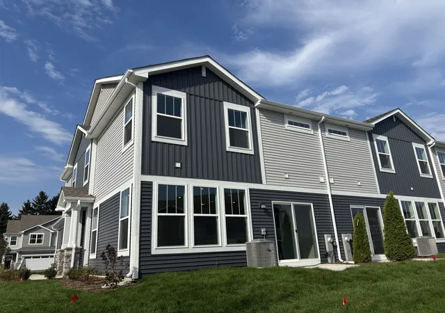 Photo 21 of Townhouse for sale at 643 Cassia Ct, Crystal Lake, IL 60012 | MLS# 12756910 | Listing updated on 2026-09-12
