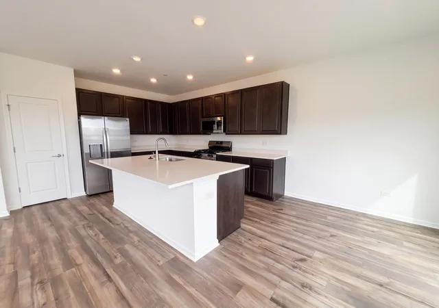 Photo 2 of Townhouse for sale at 643 Cassia Ct, Crystal Lake, IL 60012 | MLS# 12756910 | Listing updated on 2026-09-12