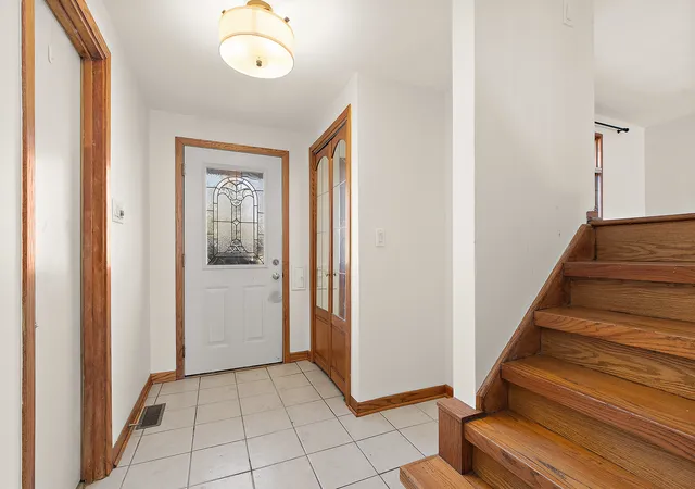 Photo 3 of Single family home for sale at 2708 Hawthorne Ln, Flossmoor, IL 60422 | MLS# 12756917 | Listing updated on 2026-09-17