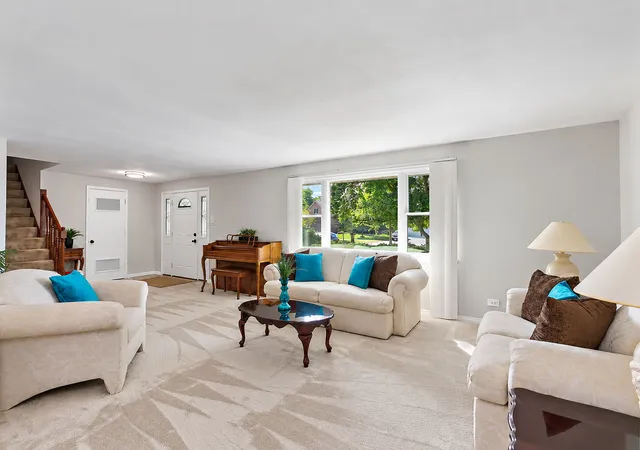 Photo 2 of Single family home for sale at 31 S Salem Dr, Schaumburg, IL 60193 | MLS# 12756923 | Listing updated on 2026-09-12