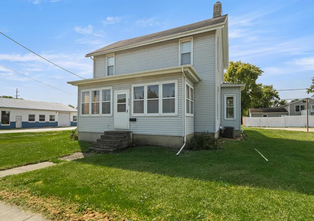 Photo 2 of Single family home for sale at 626 E Howard St, Pontiac, IL 61764 | MLS# 12756932 | Listing updated on 2026-10-06