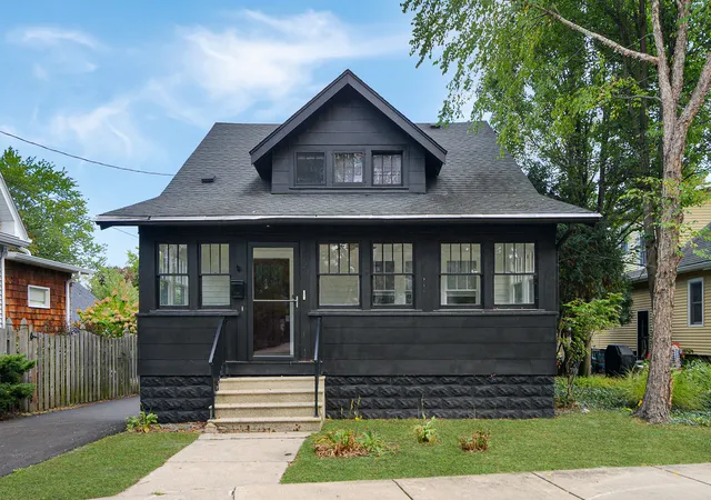 Single family home for sale at 724 S 5th Street, St. Charles, IL 60174 | MLS# 12756941