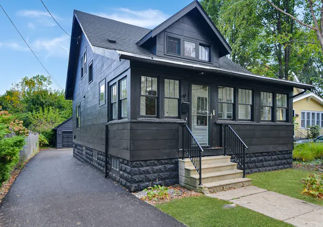 Photo 1 of Single family home for sale at 724 S 5th Street, St. Charles, IL 60174 | MLS# 12756941 | Listing updated on 2026-10-27