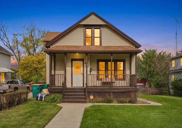 Photo 1 of Single family home for sale at 807 Campbell St, Joliet, IL 60435 | MLS# 12756946 | Listing updated on 2026-10-29