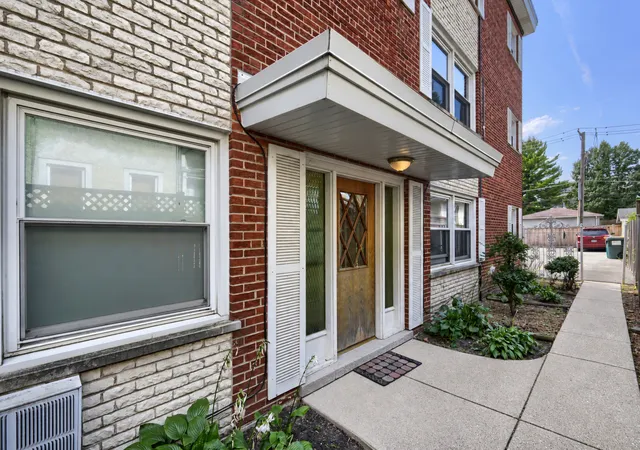 Photo 2 of Condo for sale at 406 Franklin Ave #2D, River Forest, IL 60305 | MLS# 12756957 | Listing updated on 2026-09-19