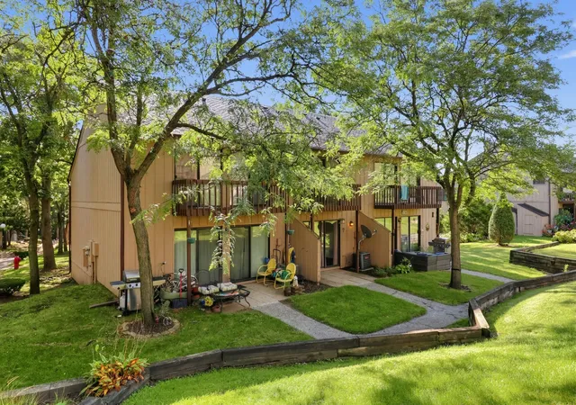 Photo 1 of Condo for sale at 20 Saint Thomas Colony St #5, Fox Lake, IL 60020 | MLS# 12756960 | Listing updated on 2026-09-17