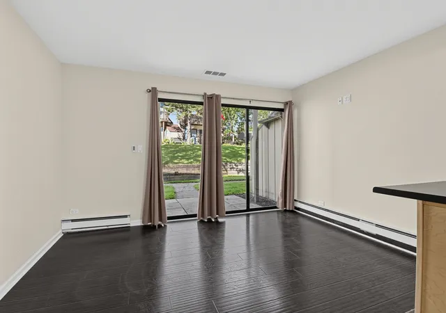Listing Photo 4 - Condo for sale in building located at 20 Saint Thomas Colony St, Fox Lake, IL 60020 - Unit #5