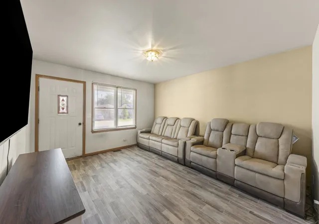 Photo 4 of Single family home for sale at 1917 N Hickory St, Crest Hill, IL 60403 | MLS# 12756961 | Listing updated on 2026-10-07
