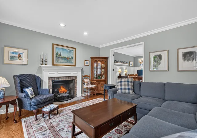 Photo 2 of Townhouse for sale at 10 Tartan Ridge Rd, Burr Ridge, IL 60527 | MLS# 12756970 | Listing updated on 2026-10-07