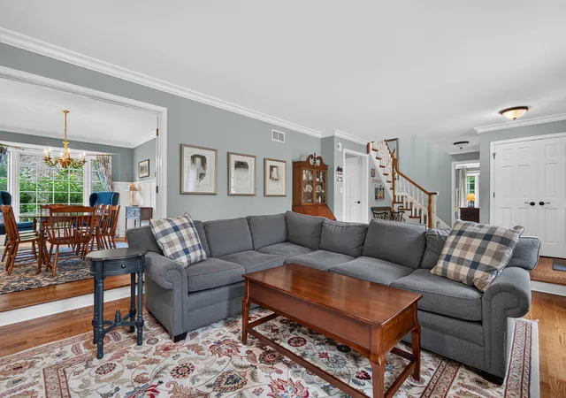 Photo 3 of Townhouse for sale at 10 Tartan Ridge Rd, Burr Ridge, IL 60527 | MLS# 12756970 | Listing updated on 2026-10-07