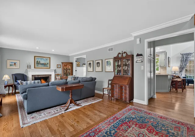 Photo 4 of Townhouse for sale at 10 Tartan Ridge Rd, Burr Ridge, IL 60527 | MLS# 12756970 | Listing updated on 2026-10-07