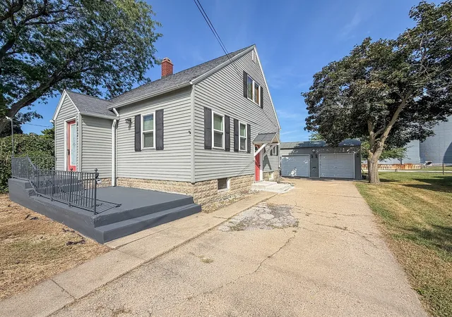 Photo 2 of Single family home for sale at 417 W Garfield Ave, Cissna Park, IL 60924 | MLS# 12756971 | Listing updated on 2026-09-22