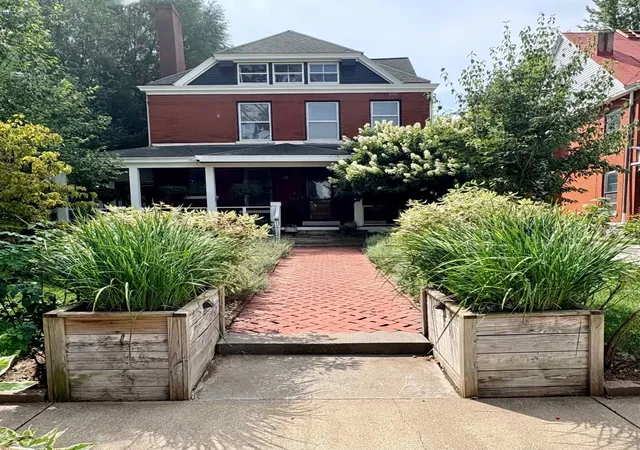 Photo 2 of Single family home for sale at 1454 Hampshire St, Quincy, IL 62301 | MLS# 12756979 | Listing updated on 2026-09-22