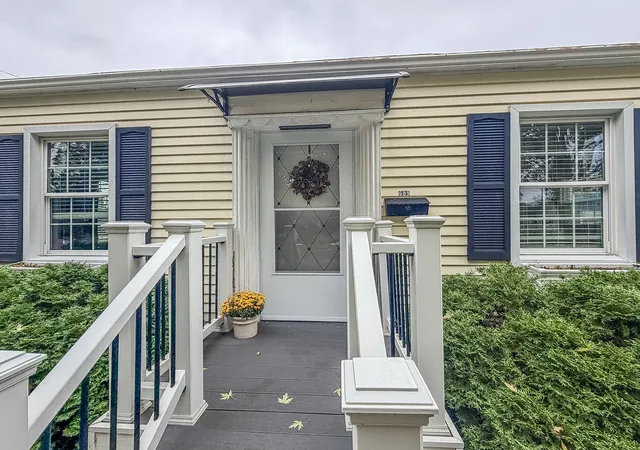 Photo 3 of Sale Pending at 609 S Florence Ave, Bloomington, IL 61701 | MLS# 12757005 | Listing updated on 2026-10-05