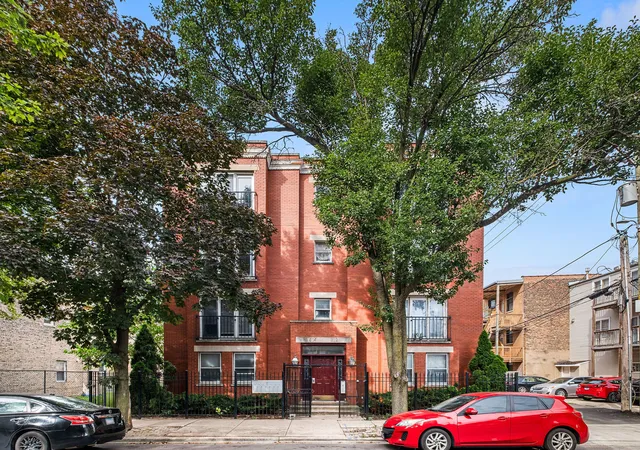 Photo 2 of Condo for sale at 812 S Miller St #2S, Chicago, IL 60607 | MLS# 12757013 | Listing updated on 2026-09-21