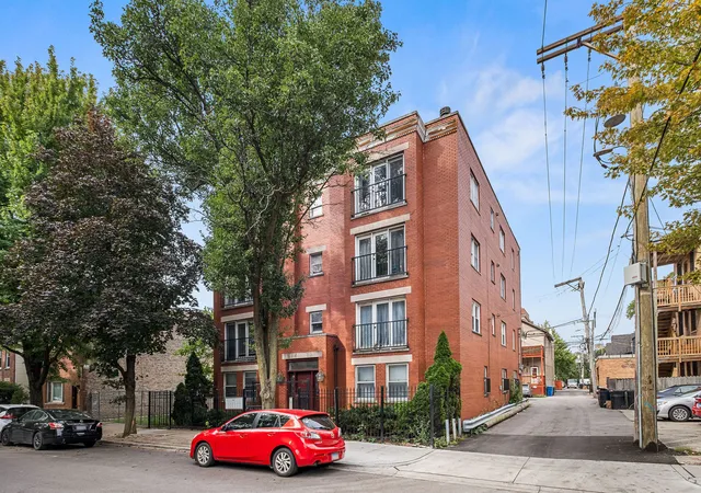 Photo 3 of Condo for sale at 812 S Miller St #2S, Chicago, IL 60607 | MLS# 12757013 | Listing updated on 2026-09-21
