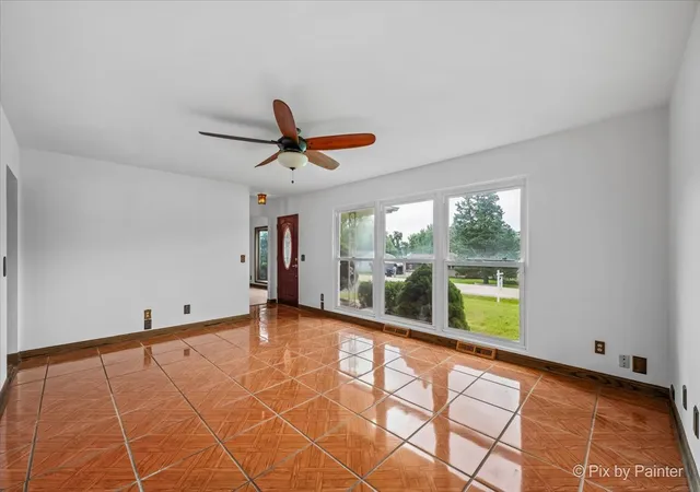 Photo 4 of Single family home for sale at 1218 Oakleaf Ave, Mc Henry, IL 60051 | MLS# 12757027 | Listing updated on 2026-09-14