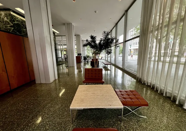 Listing Photo 5 - Condo for sale in building located at 2400 N Lakeview Ave, Chicago, IL 60614 - Unit #1007